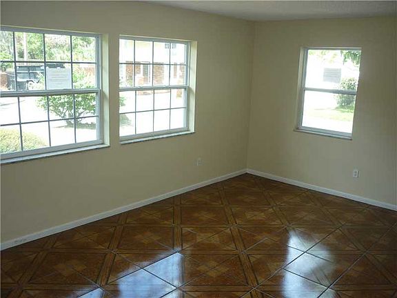 4th image of 8331 39th Ave N