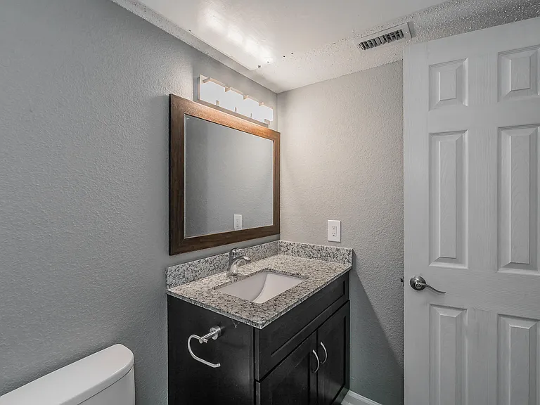 Verano Oaks Apartments — Photo 41