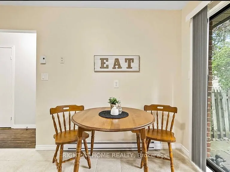350 Camelot Ct #3 — Photo 8