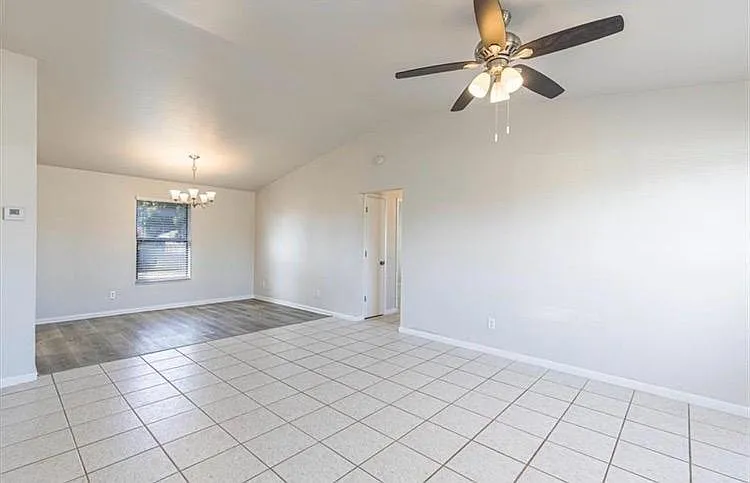 4140 SW 6th Ave — Photo 5