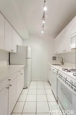 Rented by Mirador Real Estate | media 22