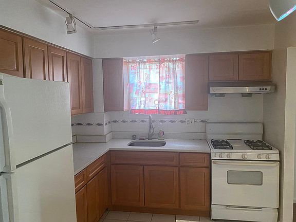 3rd image of 16202 71st Ave APT 2