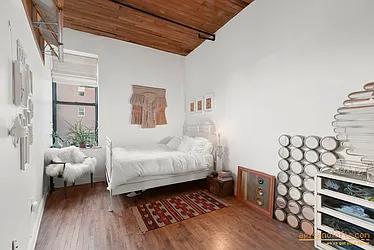 Rented by aptsandlofts.com