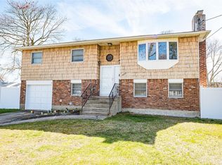 1081 Hyman Ave, Bay Shore, NY 11706
