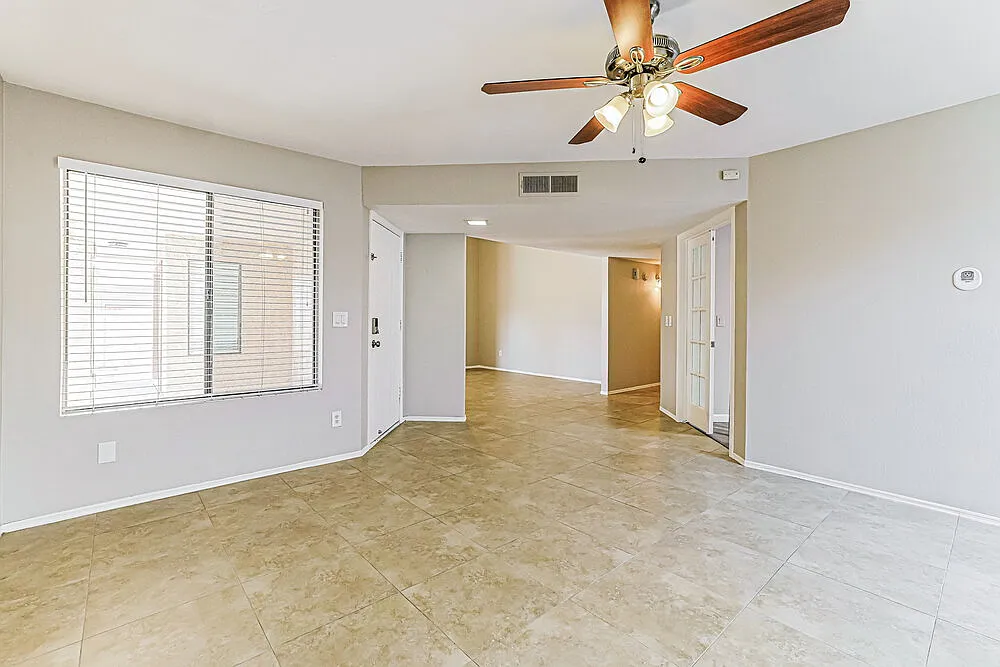 3 bed, 2.0 bath, 1554 sqft, $2,375 — Photo 4