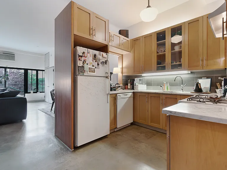 39 Carroll St #2 — Photo 9