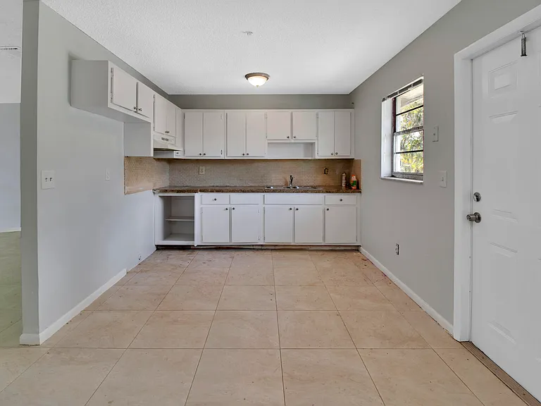 3040 Martin Ave — Photo 17