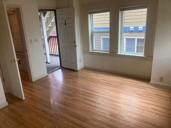 5th image of 2053 Gilman Dr W APT B