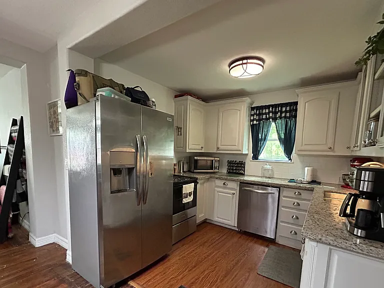 712 Hale St — Photo 8