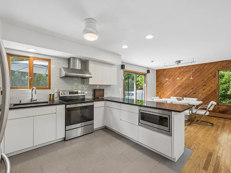 16 Argyle Ln — Photo 10