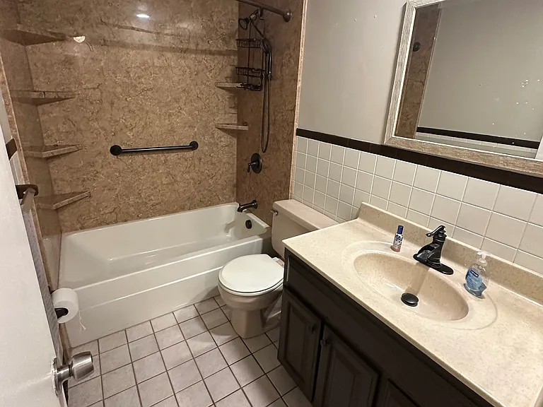 1681 Morris Ave — Photo 9