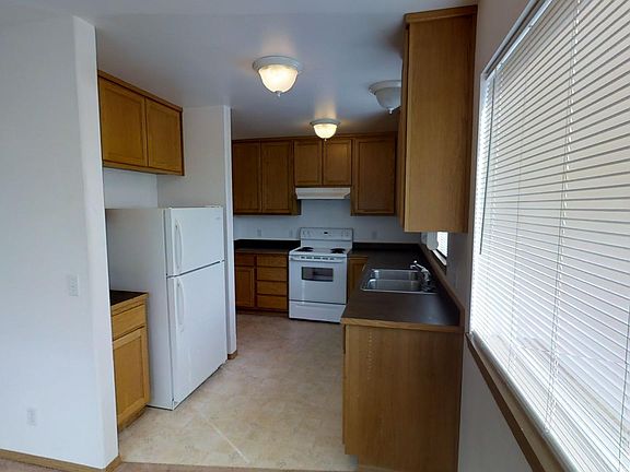 4th image of 1342 NW Falls Creek Loop Unit 202