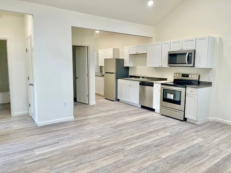 University Park Apartments near Cornell University — Photo 56