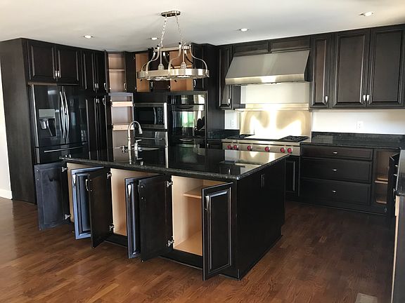 5th image of 328 Lakeshore Dr