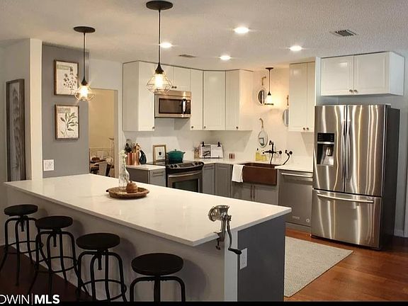 2nd image of 2760 Semoran Cir