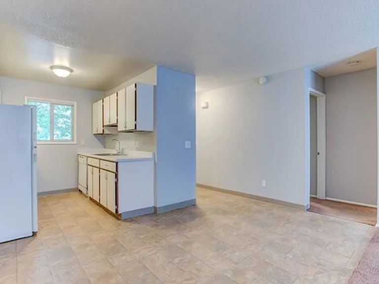 Barbur Place SE Portland — Photo 4
