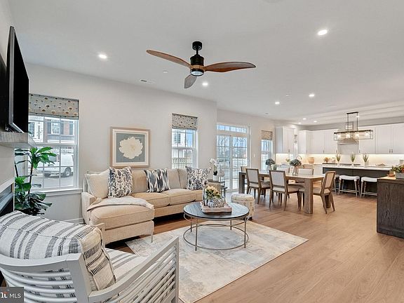 4th image of 55 Cedar Cir