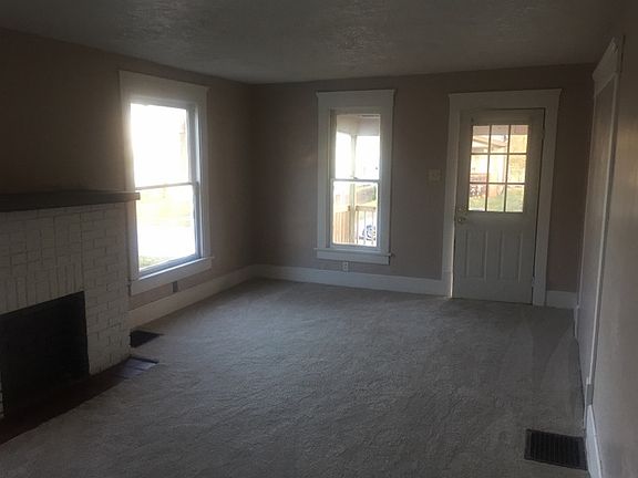 3rd image of 472 Hammond Ave