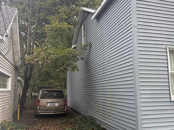 4th image of 2148 Bourdon St
