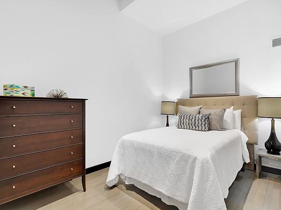 4th image of 20 Pine St APT 912