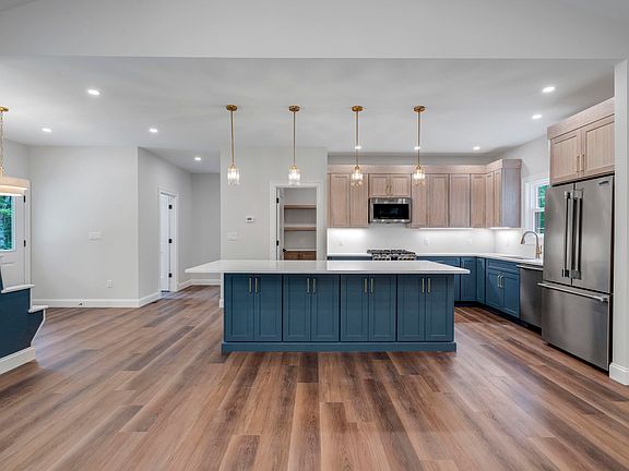 5th image of 311 Chadbourne Ridge Road