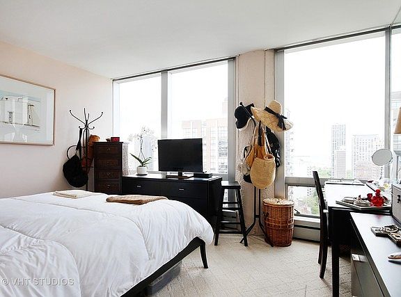 5th image of 1300 N Astor St Unit 24B