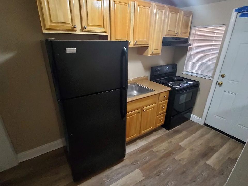 2nd image of 3930 Chesterfield Ave