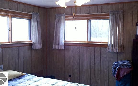 2nd image of 214 W Oak St