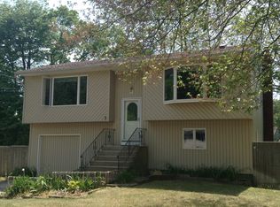 3 Stanley Ct, Huntington, NY 11743