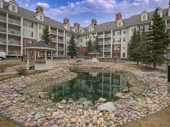 151 E Country Village Rd NE #2458, Calgary, AB T3K 5X5
