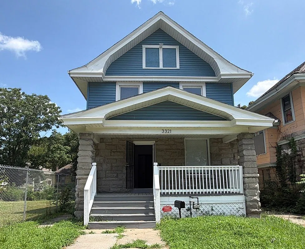 4 bed, 3.0 bath, 2768 sqft, $2,300 — Photo 1