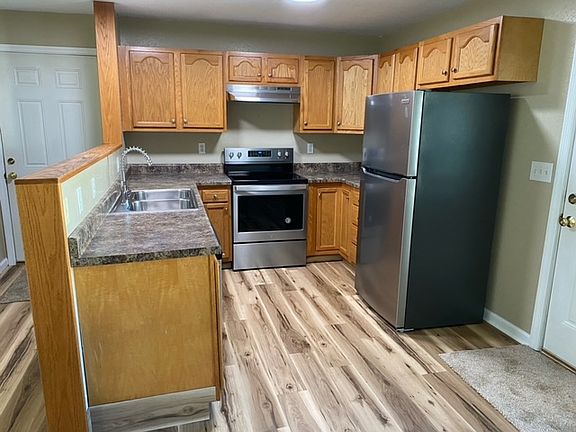4th image of 807 W Henry St