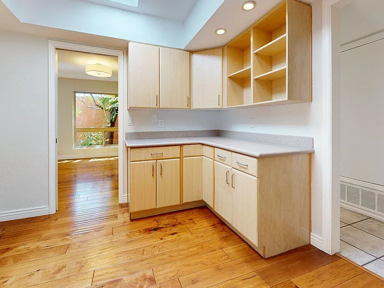 2534 S Grandview Ave — Photo 10