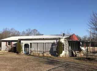 2016 Mosley Ferry Rd, Chapmansboro, TN 37035