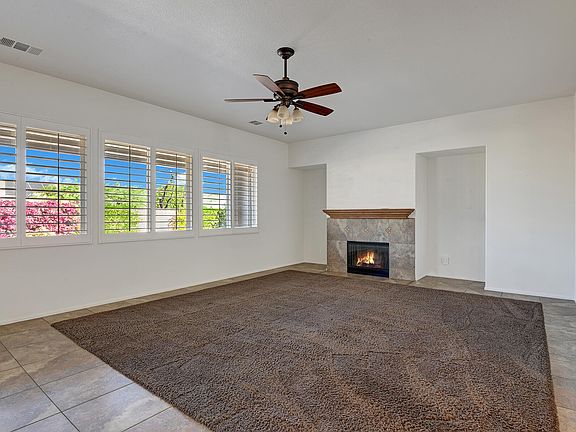 5th image of 79800 Oxford Dr