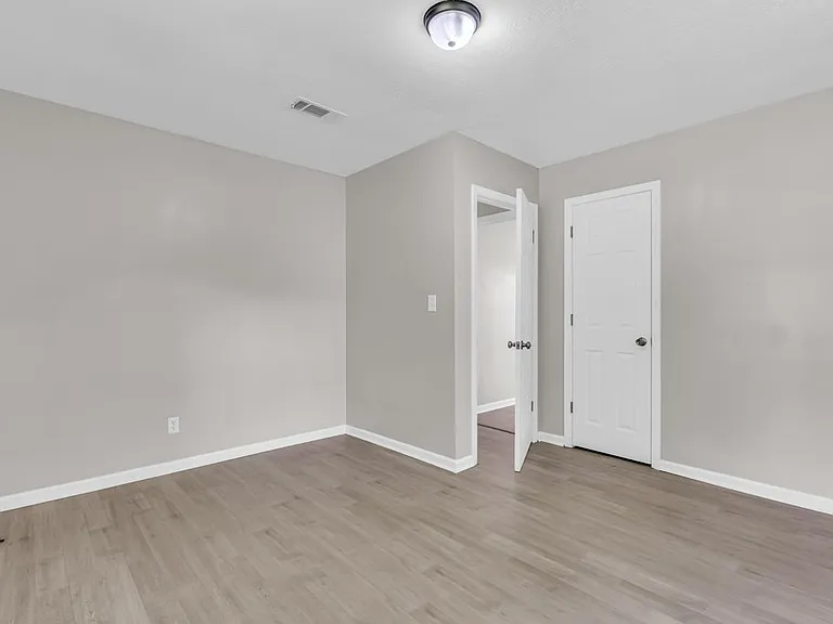 134 Poplar St — Photo 4