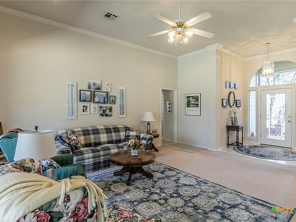4th image of 1048 Crescent Dr