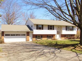 7047 Old English Rd, Lockport, NY 14094