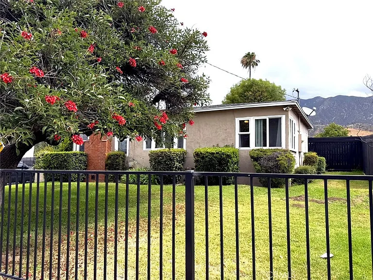 3082 Thurin Ave — Photo 2