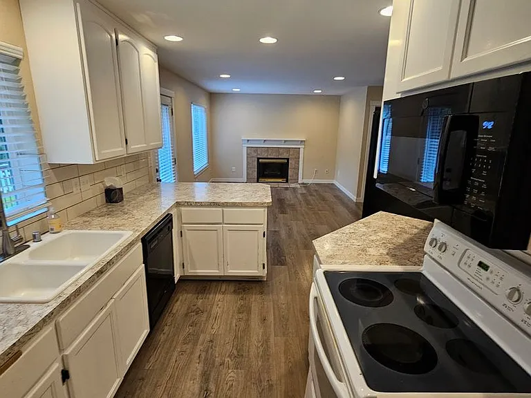 1574 SE Nylace Ln — Photo 7