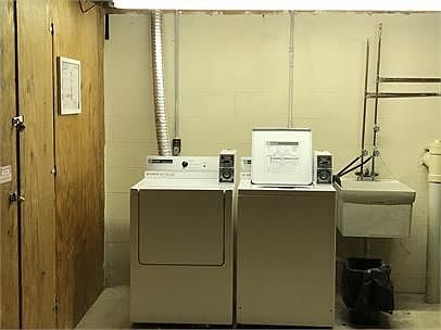 5th image of 940 Palmetto Dr APT 9