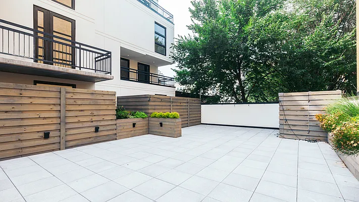 Rented by Nooklyn NYC LLC | media 19