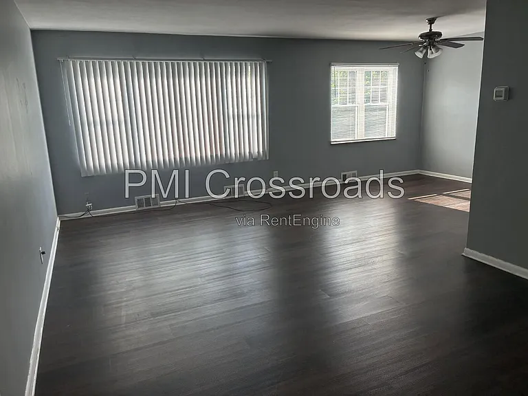 Riviera Manor — Photo 17