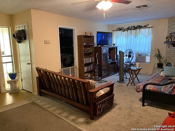 3rd image of 6202 Ben Milam St
