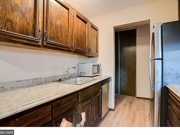 5th image of 702 Old Settlers Trl APT 5
