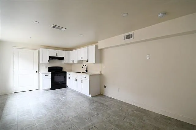 738 Thayer St #2B — Photo 3