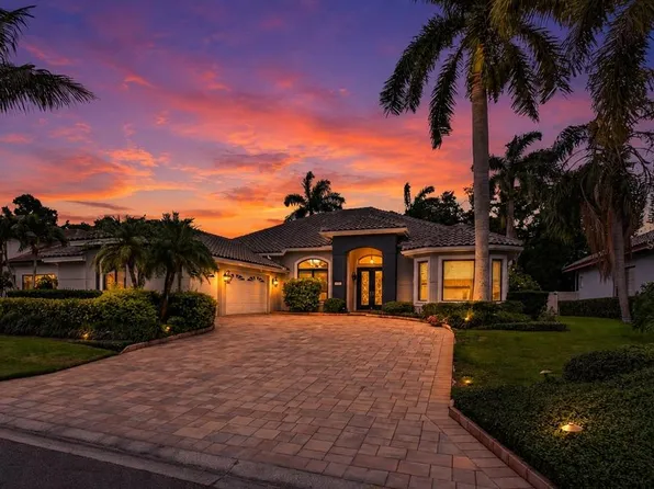820 Sand Pine Dr NE, Saint Petersburg, FL 33703