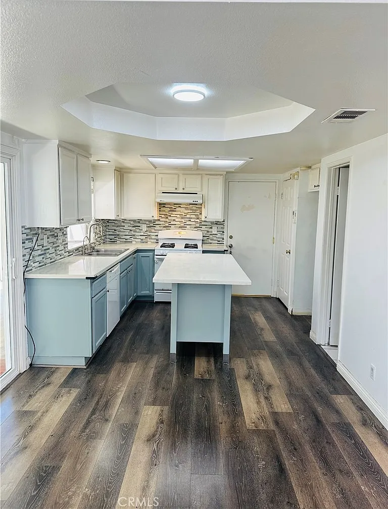 3 bed, 1605 sqft, $3,300 — Photo 4