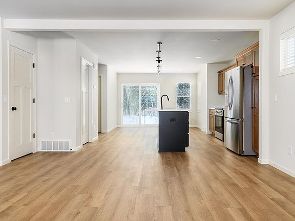 3rd image of 5927 Woodbine Dr