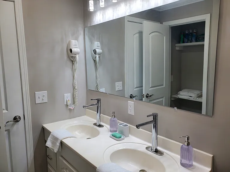 210 S Lynn Ave — Photo 53